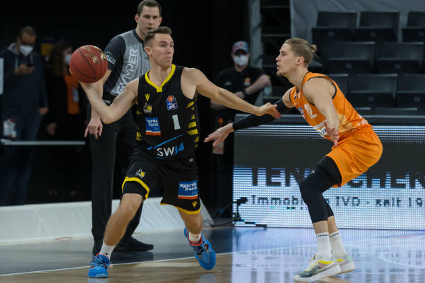 防守反击与 防守反击与