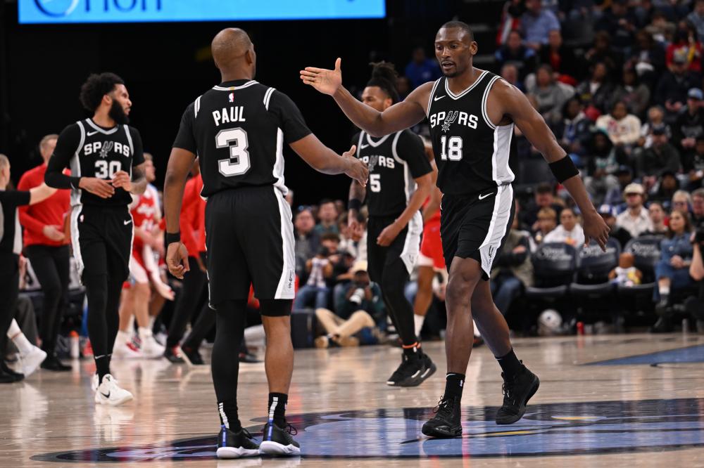 虽然目前她 虽然目前她